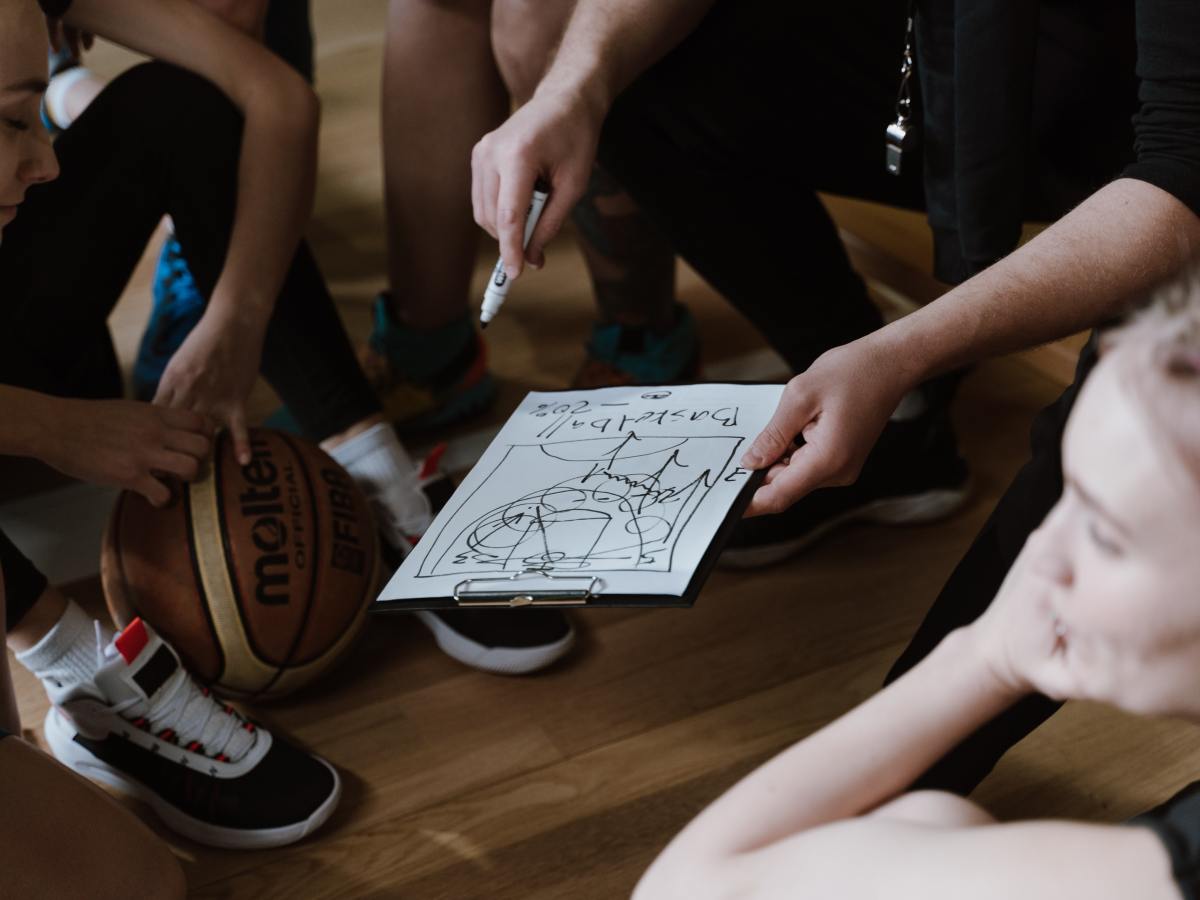 Sahadaki 13. Oyuncu:&nbsp;Antrenör